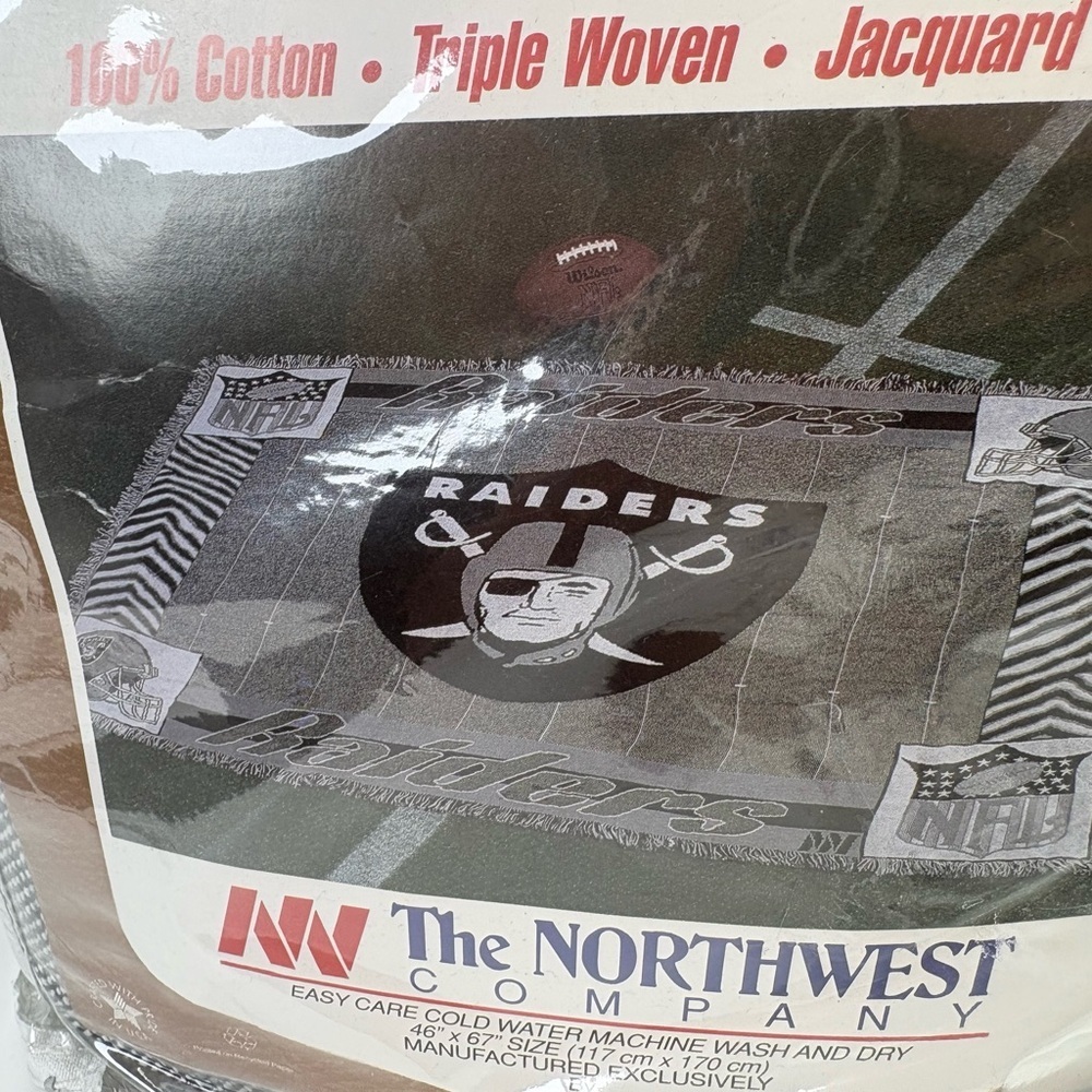 NFL Raiders Jacquard Throw Blanket - New in Package - Picture 2 of 6
